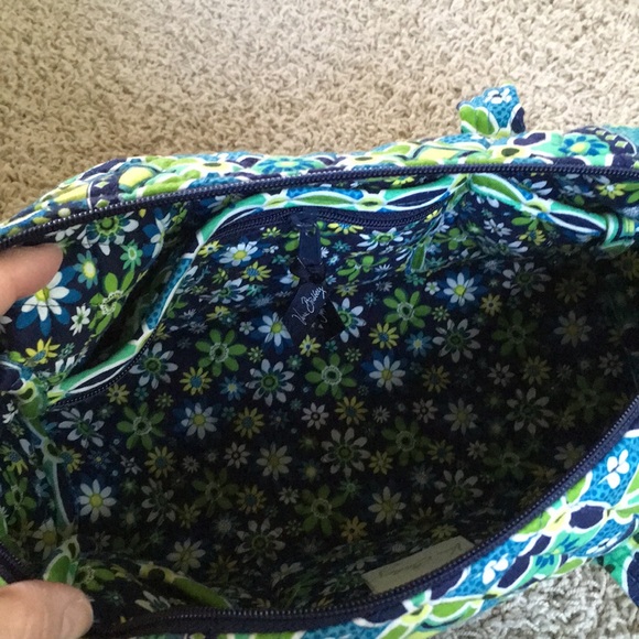 NWOT-Vera Bradley bag with matching cosmetic bag - Picture 7 of 13